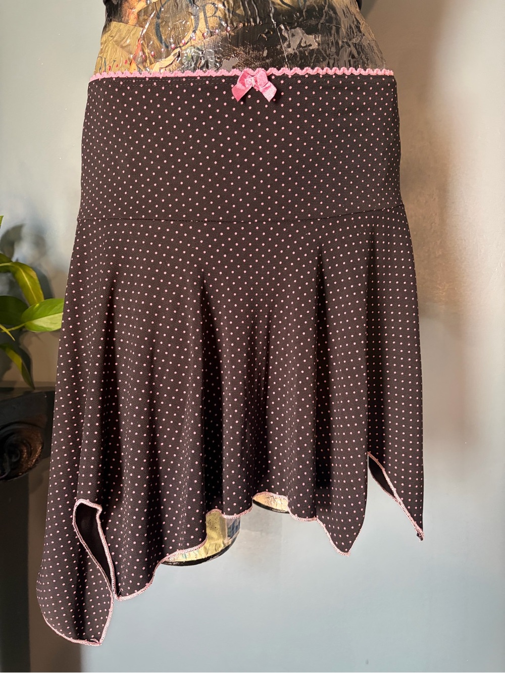 Untie vintage asymmetrical shark bite black pink polka dot bow detail skirt